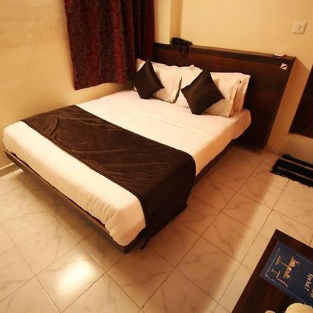 Hotel Raj Palace Amhedabad Dış mekan fotoğraf