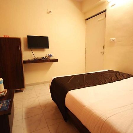 Hotel Raj Palace Amhedabad Dış mekan fotoğraf