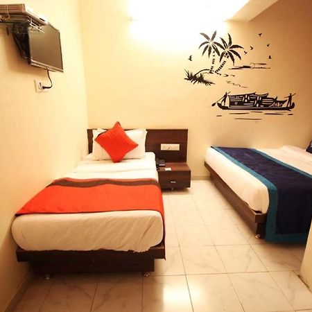 Hotel Raj Palace Amhedabad Dış mekan fotoğraf