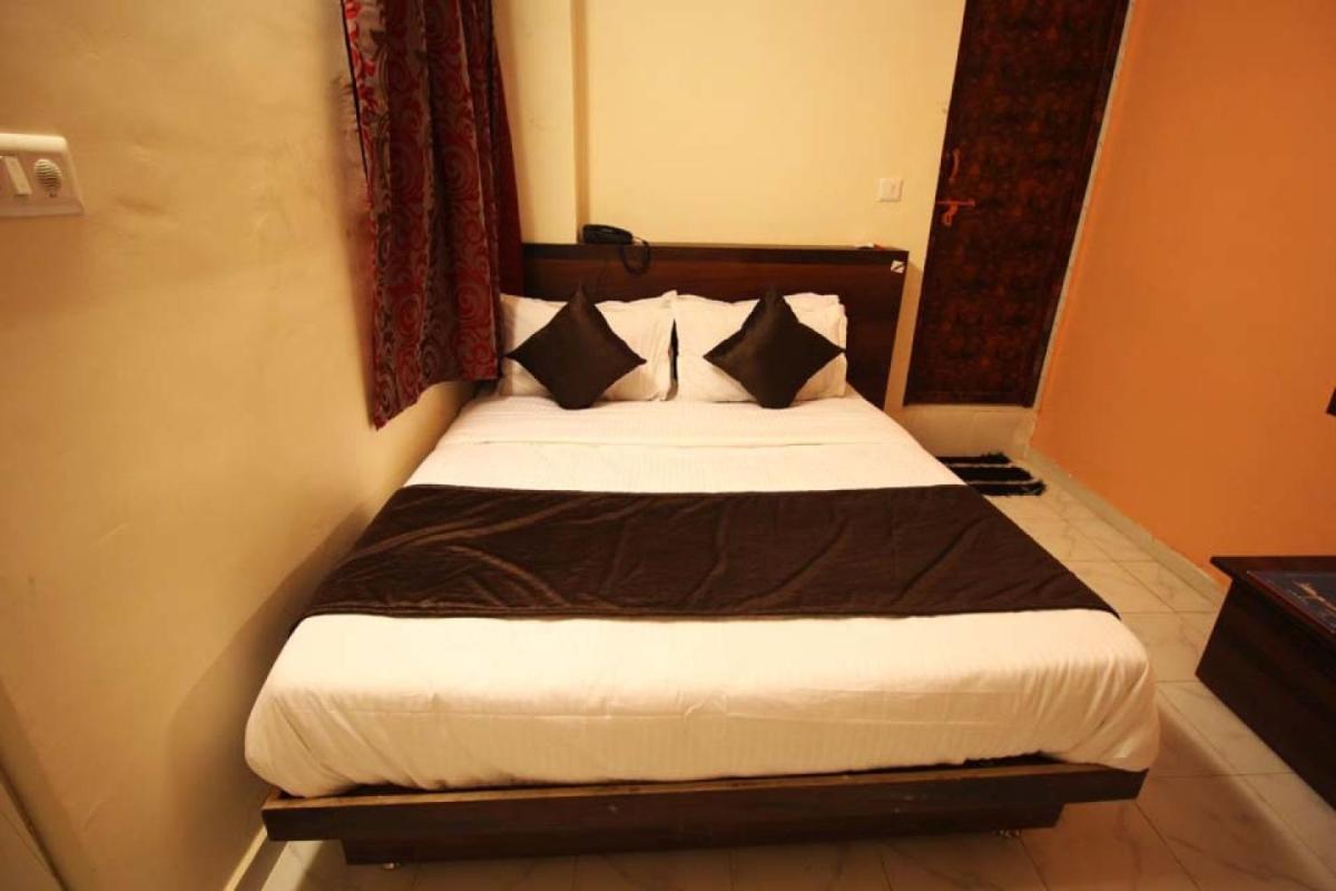 Hotel Raj Palace Amhedabad Dış mekan fotoğraf